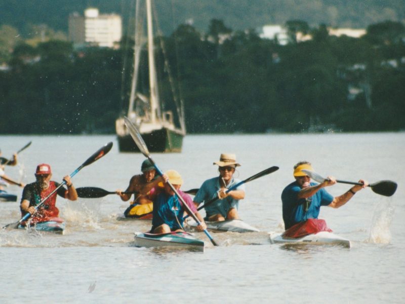 2000 Queensland Canoe Marathon Titles, Centre Alistair Cameron Green Cap, Centre Marilyn Drynan Yellow Cap